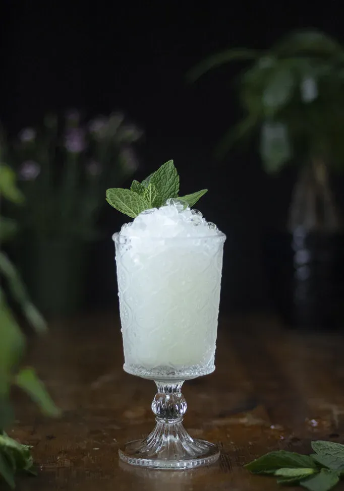 absinthe-frappe-avec-garniture-à-la-menthe' loading='lazy' title=