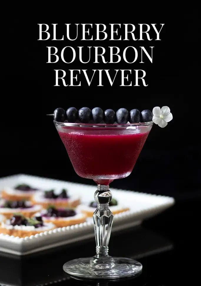 Receita de coquetel de mirtilo Bourbon Reviver' title=