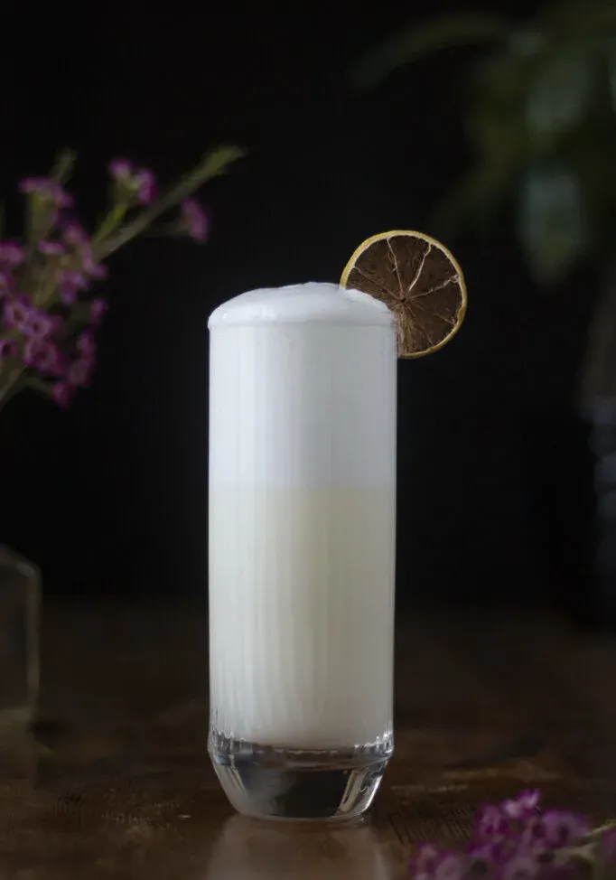 Ramos-gin-Fizz-Classic-New-New-Orleans-Cocktail' title=