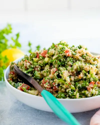 Wie man Quinoa-Taboulé macht