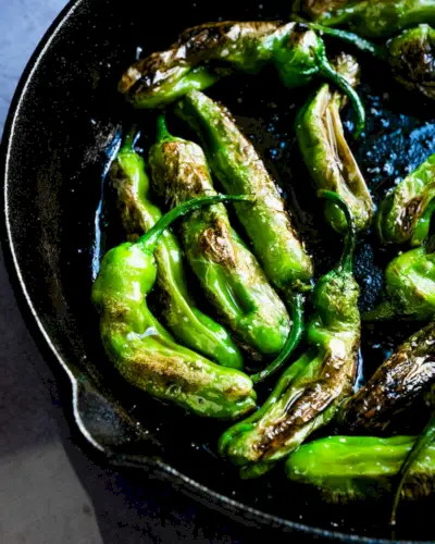 Como cozinhar pimentas shishito