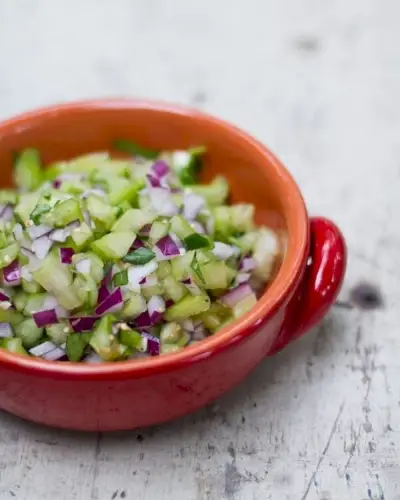 Hausgemachte Tomatillo-Salsa mit frischen Tomaten | Yumpulse