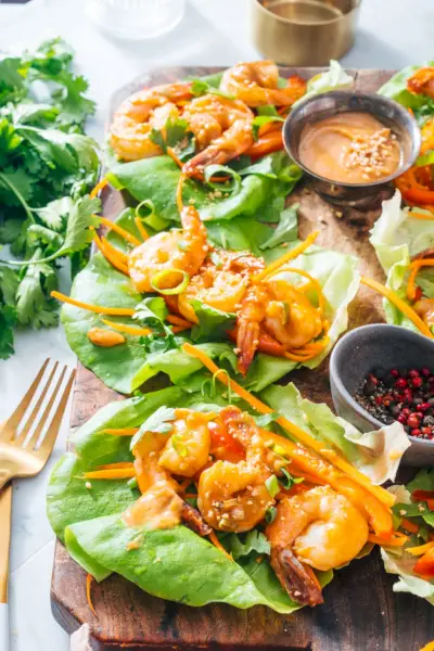 Wraps de alface com camarão
