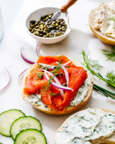 Bagel de salmão defumado