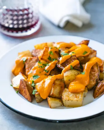 מתכון Patatas Bravas טבעוני | טאפאס טבעוני