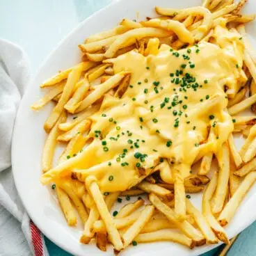 Batatas fritas com queijo