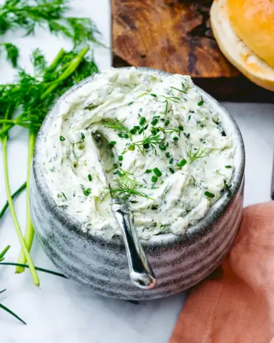 Formaggio cremoso alle erbe