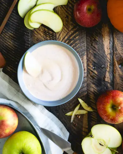 Salsa di frutta allo yogurt e cannella