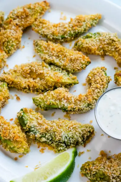 Patatine fritte con avocado al forno