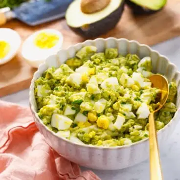 Insalata di uova e avocado