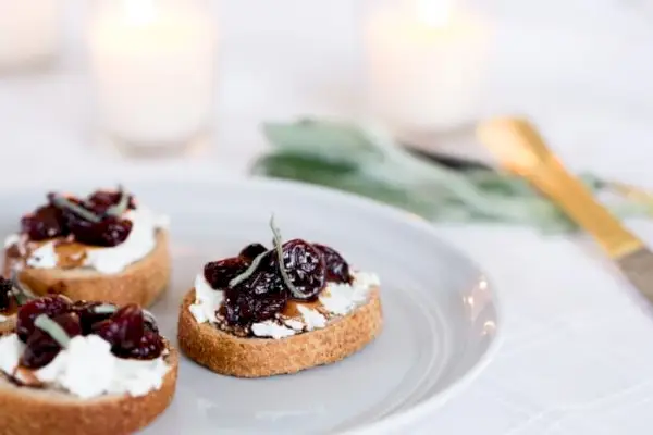 Třešňový a kozí sýr Crostini | Třešně a sýr | Zimní předkrmy