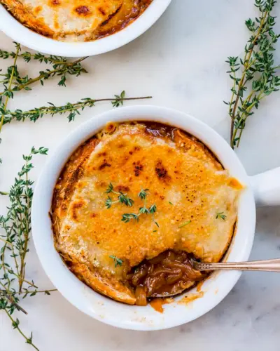 Rezept für vegetarische französische Zwiebelsuppe