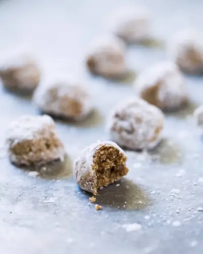 Chai-Gewürz-Mandel-Schneeballkekse | gewürzte Weihnachtsplätzchen | Chai-Gewürzkekse