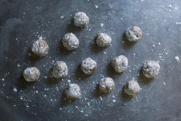 Chai-Gewürz-Mandel-Schneeballkekse | gewürzte Weihnachtsplätzchen | Chai-Gewürzkekse