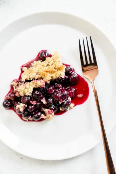 Einfacher Blaubeer-Crisp