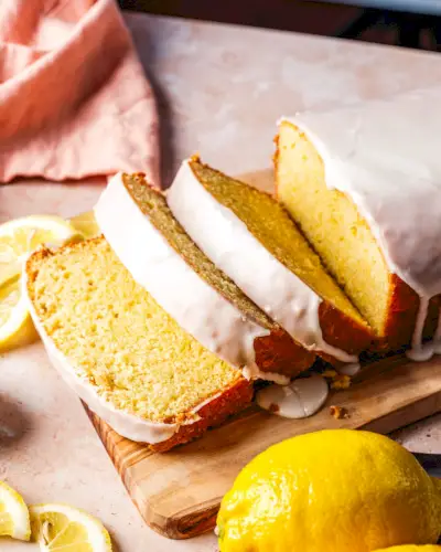 Recette de pain au citron montrant des tranches de pain.