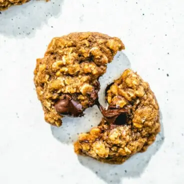 Biscoitos de aveia com gotas de chocolate