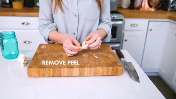 Como picar alho | Remover casca