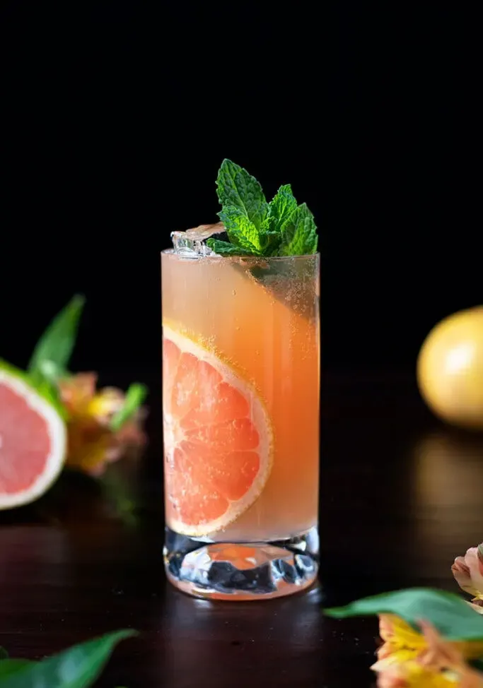 Old Fashioned Paloma – (Bourbon- und Grapefruit-Cocktail)' title=