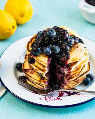 Wie man Zitronen-Blaubeer-Pfannkuchen macht