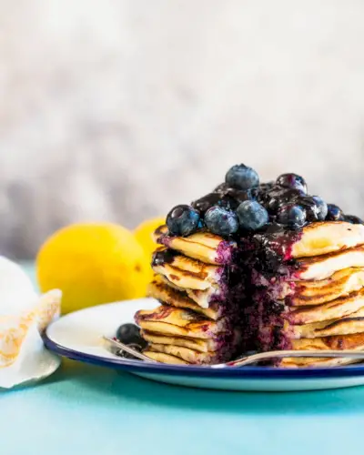 Zitronen-Blaubeer-Pfannkuchen