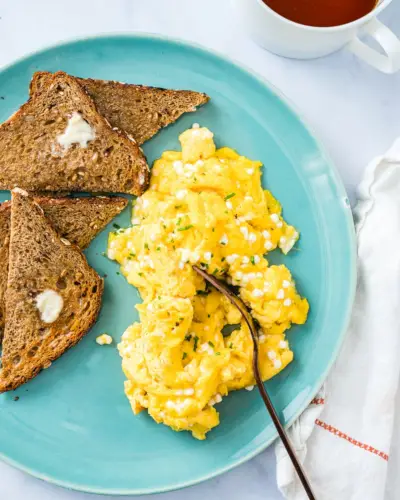 Oeufs brouillés au fromage cottage