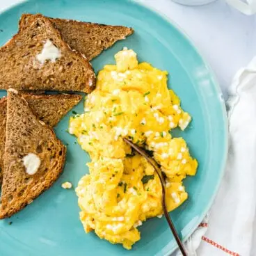 Oeufs brouillés au fromage cottage