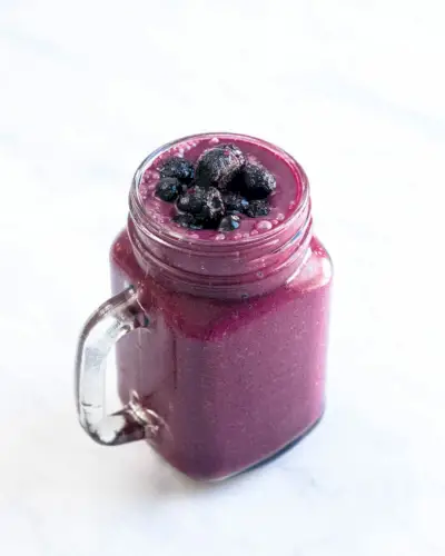 Wie man einen Blaubeer-Smoothie macht