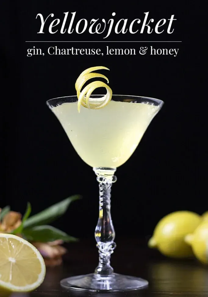 Yellowjacket (gin i żółty koktajl Chartreuse)' title=