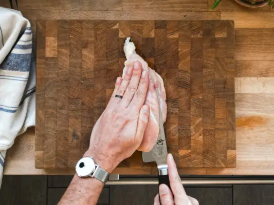 Come farfallare un petto di pollo