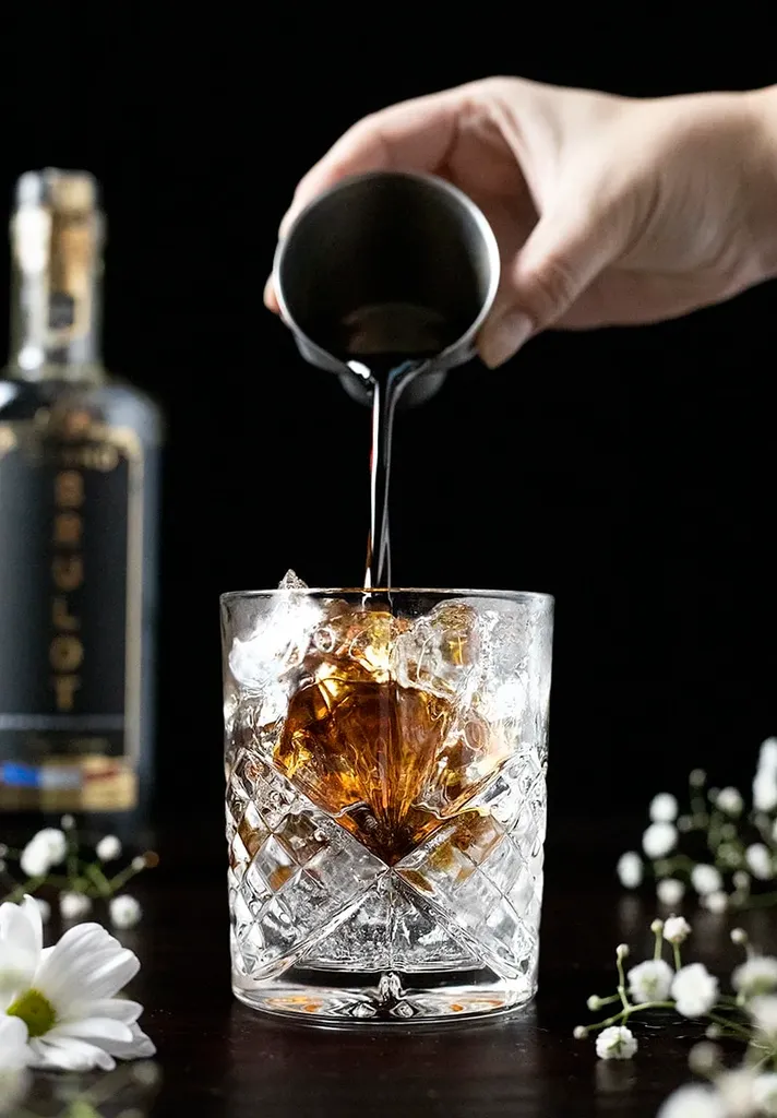 Receta clásica de cóctel ruso blanco' title=