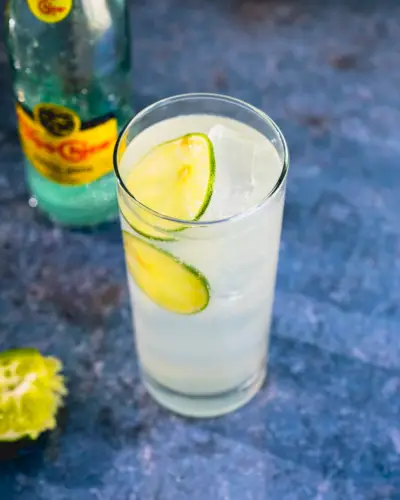 Ranch Water mit Limettengarnitur.