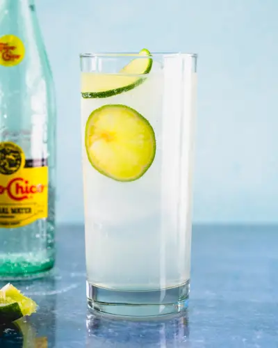 Ranch Water im Glas mit Topo Chico