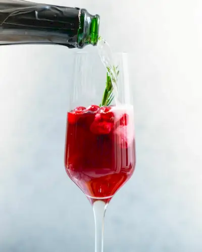 Verser du champagne