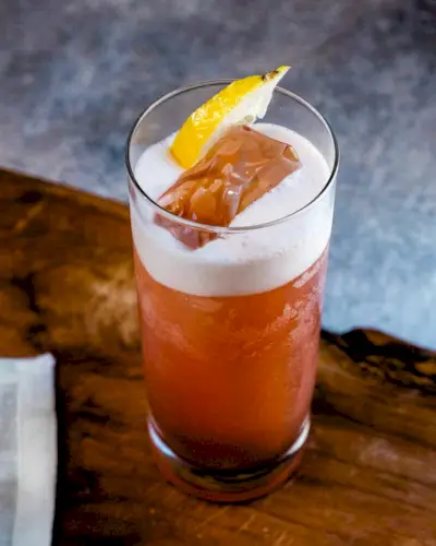 Trnkový gin fizz