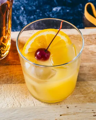Uísque e suco de laranja