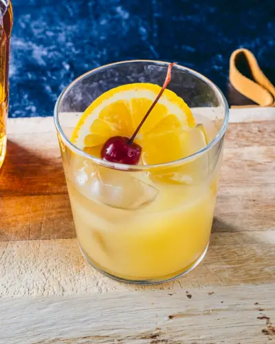 Uísque e suco de laranja