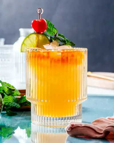 Coquetéis de rum escuro