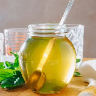 Jednoduchý bazalkový sirup