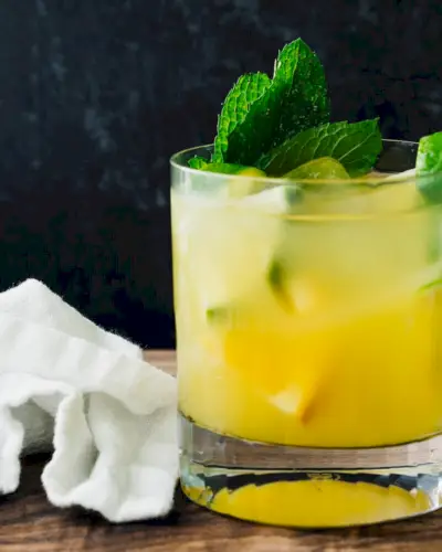 Suco de tequila e abacaxi