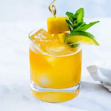 Coquetel de rum de abacaxi