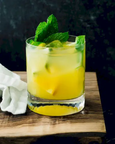 Suco de tequila e abacaxi