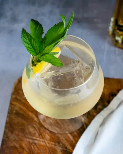 Coquetel de flor de sabugueiro