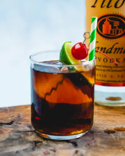 ウォッカとコーラの飲み物