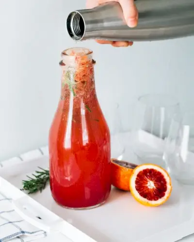 Acqua frizzante di rosmarino e arancia rossa | Ricette con acqua frizzante | Ricette con arance rosse