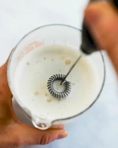 ミルクフォーマーを使ったミルクの泡立て方