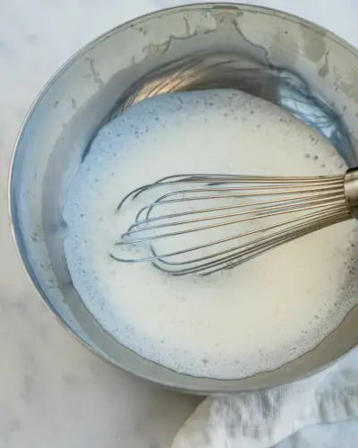 泡立て器でミルクを泡立てる方法