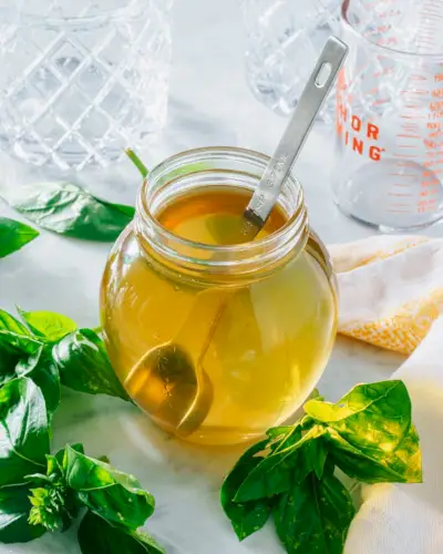 Jednoduchý bazalkový sirup