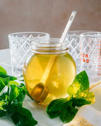 Jednoduchý bazalkový sirup