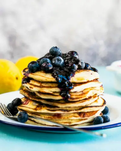 Blaubeerkompott auf Pfannkuchen